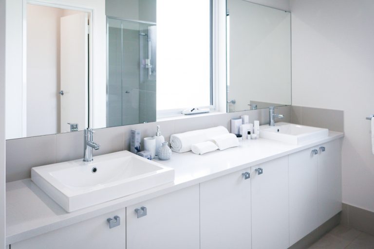 An ensuite by Move Homes that features two basins